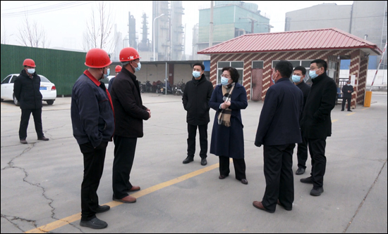 “星空体育app官网”市委书记郭建亭督导常态化疫情防控工作并慰问一线干部职工(图2)