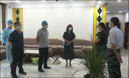 星空体育app官网：市委副书记高敏到集中隔离医学观察点督导疫情防控工作(图2)