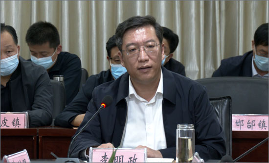 星空体育app官网_我市组织收听收看全省应对疫情工作领导小组会议暨视频调度会(图2)