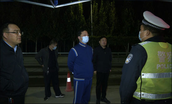 【kaiyun】副市长郭杰夜查大气污染防治工作(图1)