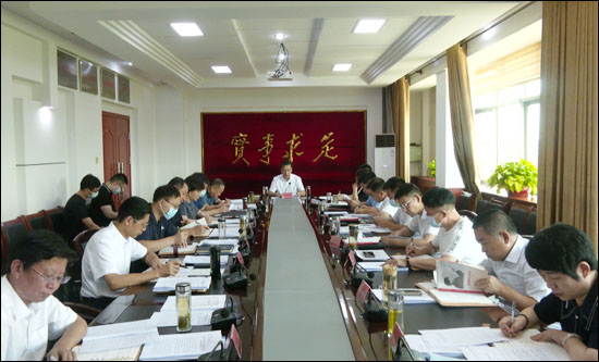 星空体育app官网-市委书记李明政主持召开市委理论学习中心组集中学习会(图1)