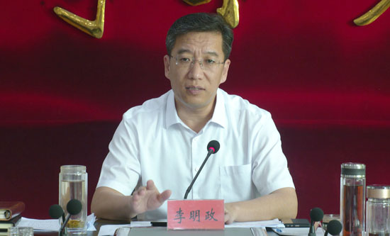 星空体育app官网-市委书记李明政主持召开市委理论学习中心组集中学习会(图2)