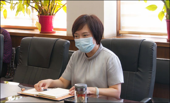 星空体育app官网_市委常委 组织部长严凤到木村乡督导检查疫情防控工作(图2)
