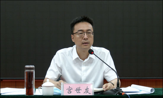 8月21日,市委副书记,市长宫世友在新乐宾馆为各乡镇,街道,市直有关