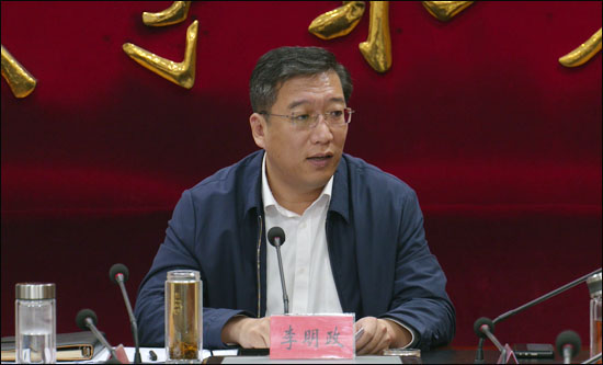 市委书记李明政主持召开全市经济运行调度会