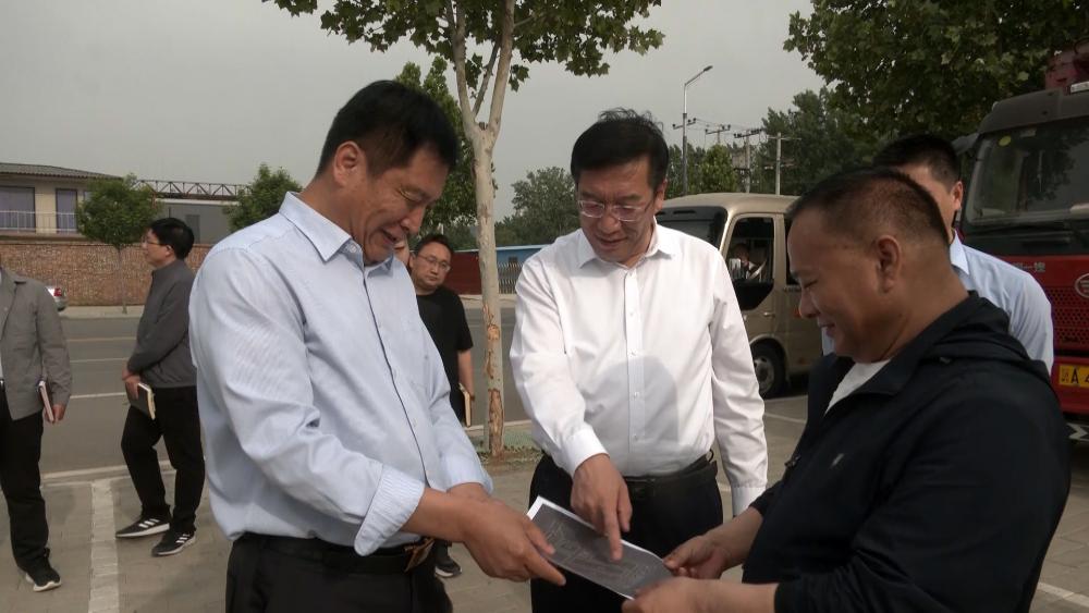 李明政督导调研重点项目建设工作 