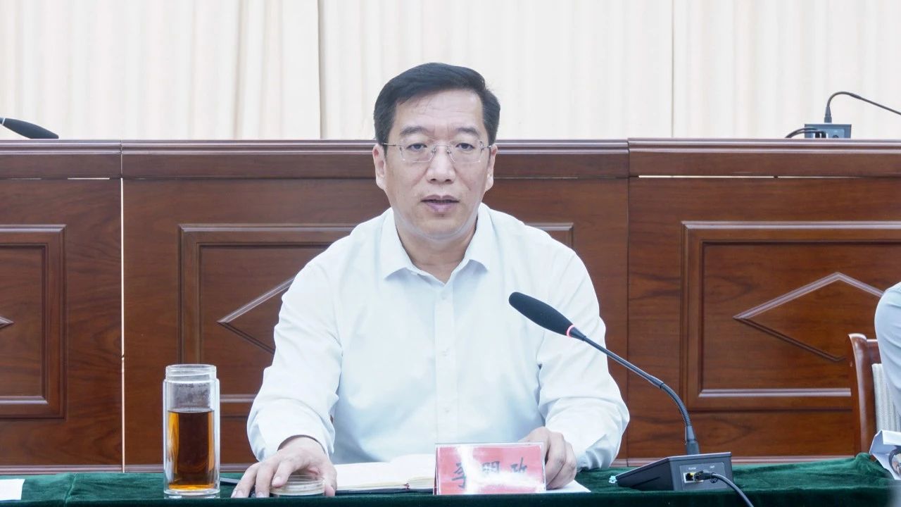 李明政主持召开企业家座谈会