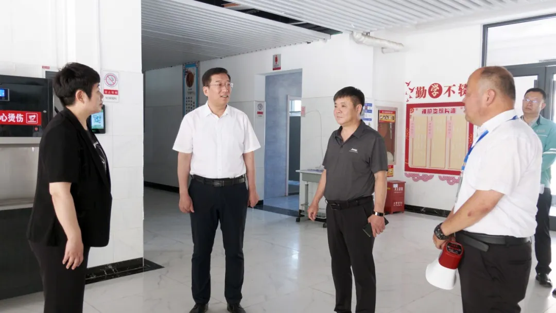 李明政督导高考准备工作